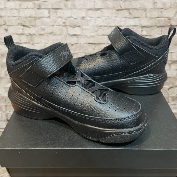 NEW Boys Jordan Max Aura 5 - Picture 5 of 8